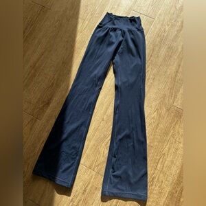 Alphalete Navy Aura Flared Leggings